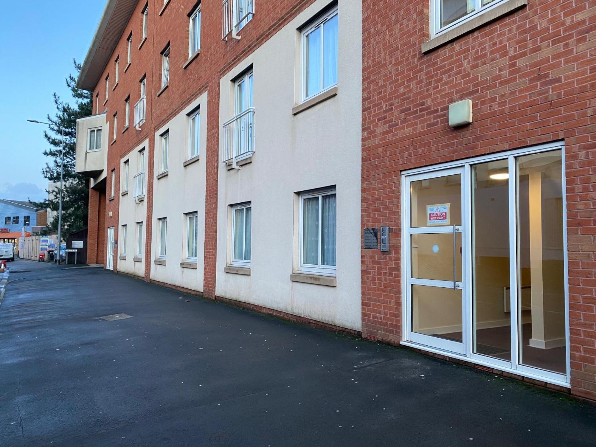 Modern 2 Bedroom Next To Bay With Parking *